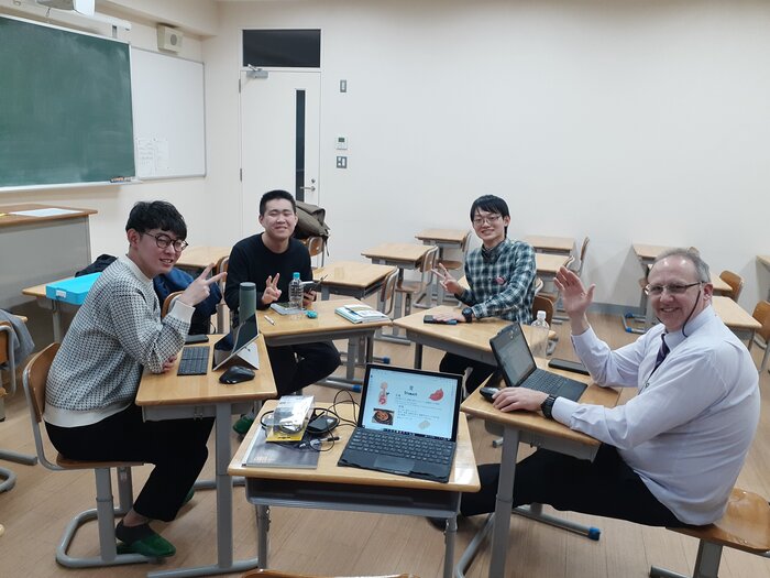 ローレンス先生と卒業生との栄東ラボ打合せ(2025.2.1).jpg