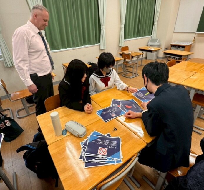 2024年度第6回栄東ラボ当日のクイズ（カードを用いたゲーム形式）の様子(2025.3.24).jpg