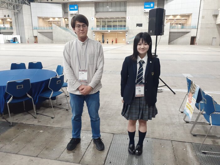 JpGU2025 40期生上村君（左）と高校1年北原さん（右）.jpg