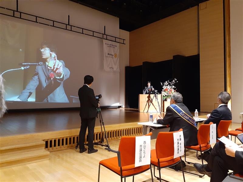 梶田先生講演会&交流会 梶田先生を前に、坂本君の講演①(2026.4.4).jpg